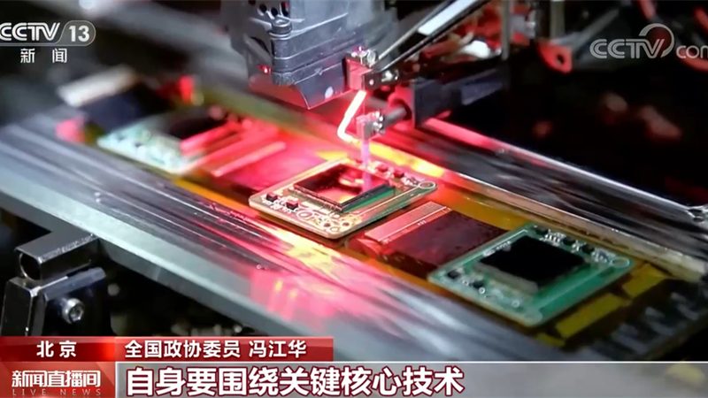 在选择云服务器与物理机时，需根据以下因素进行综合考虑：